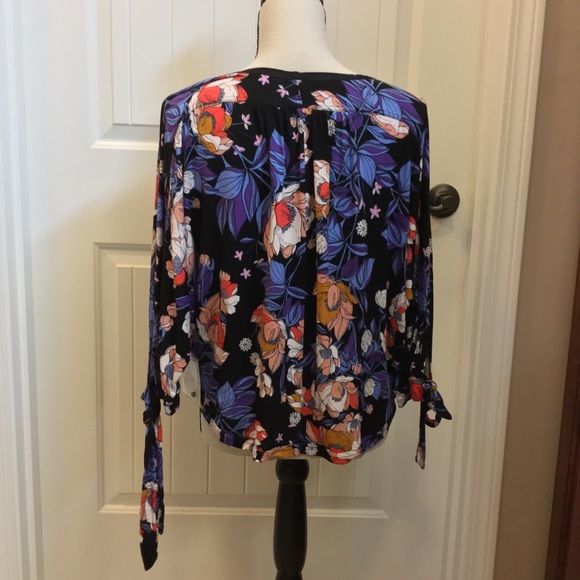 NWT XS Free People tie sleeve floral top - Picture 4 of 6